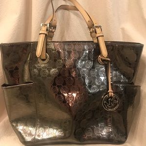 Michael Kors Jet Set - Metallic Silver Monogram 👜